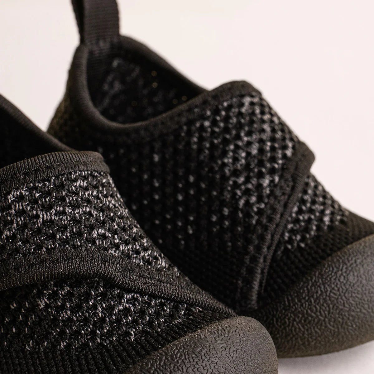 Duckies - Velcro - Black